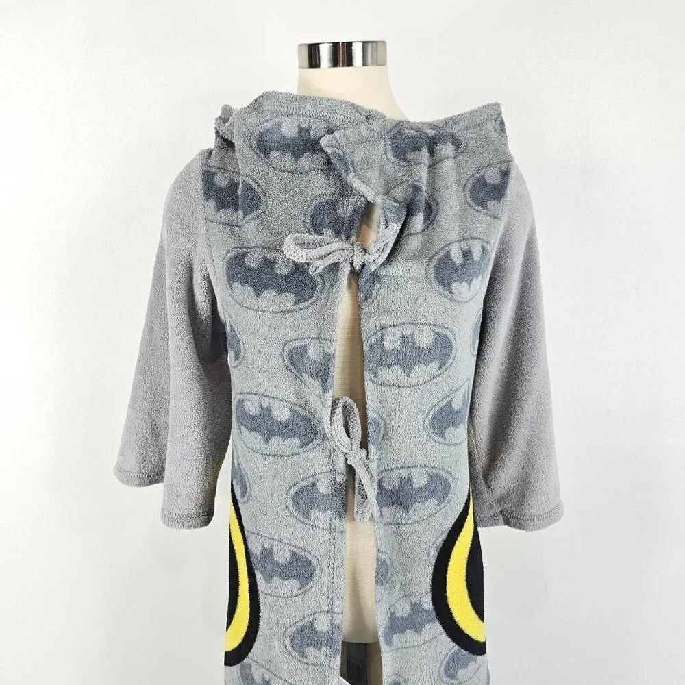 Batman Youth Boys Bath Robe One Size Kids Sizes 4-10 Gray Fleece Bat Back Logo